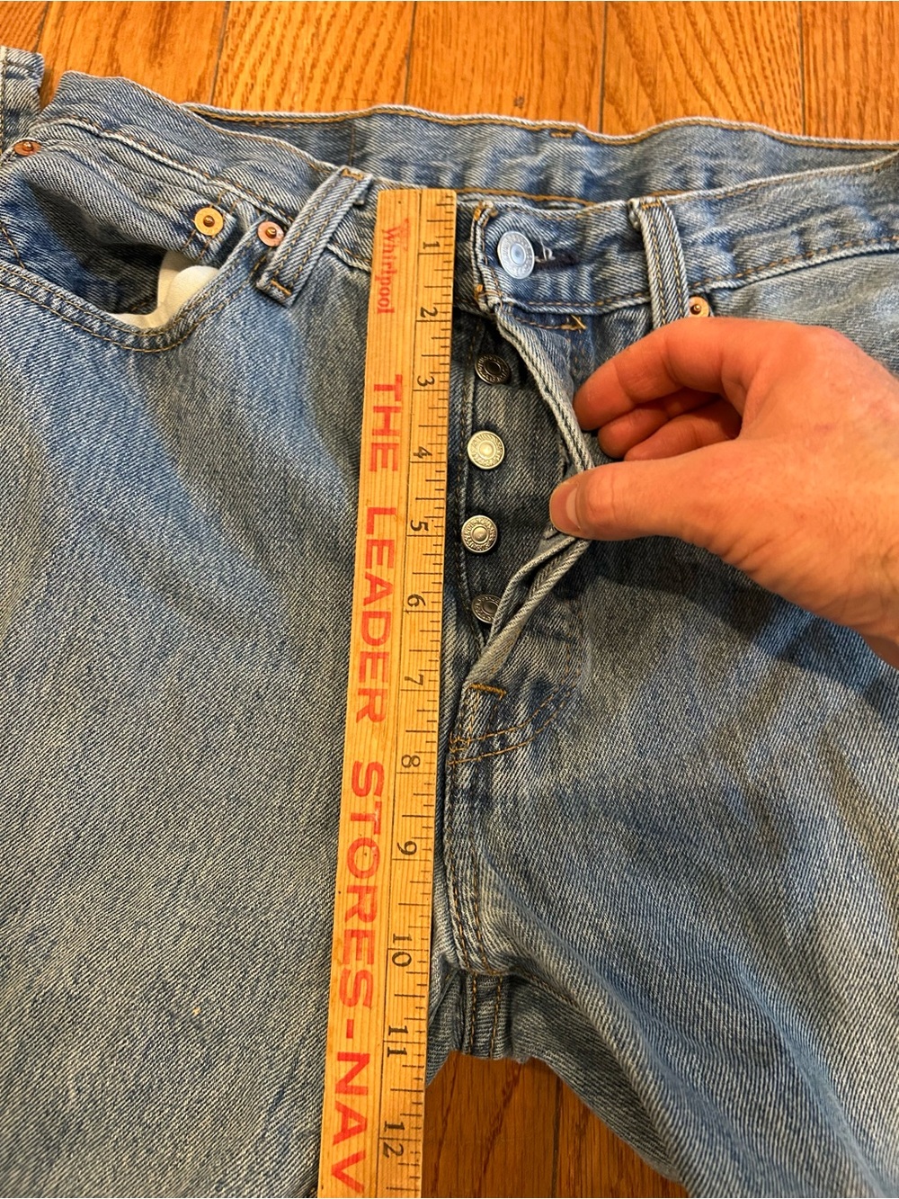Levis 501 Jeans Mens 32x34 Blue Light Wash Original Fit Straight Leg Denim Pants - Picture 5 of 10